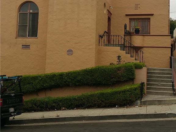 4th image of 2631 S Manhattan Pl