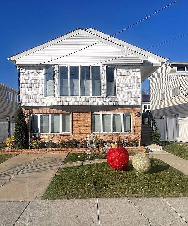 1st image of 8115 161st Ave