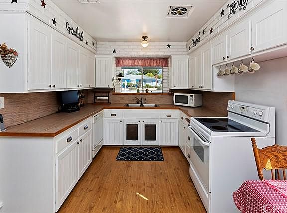 4th image of 220 E San Jose Ave