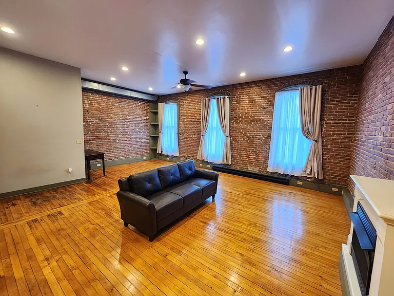 175 Front St #2 — Photo 6