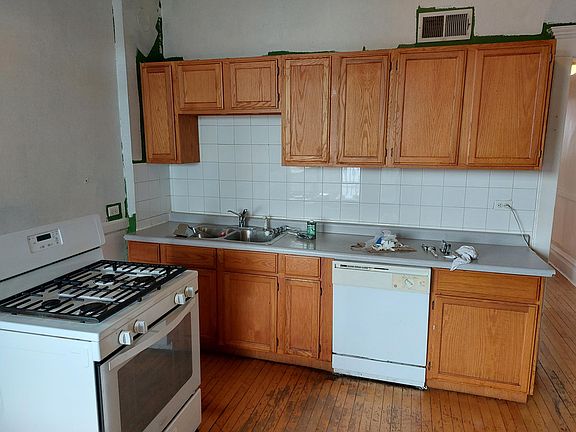 5th image of 2516 N Artesian Ave #3F