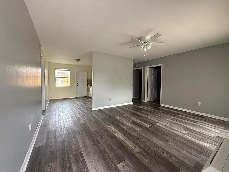 4109 SW 24th St — Photo 2