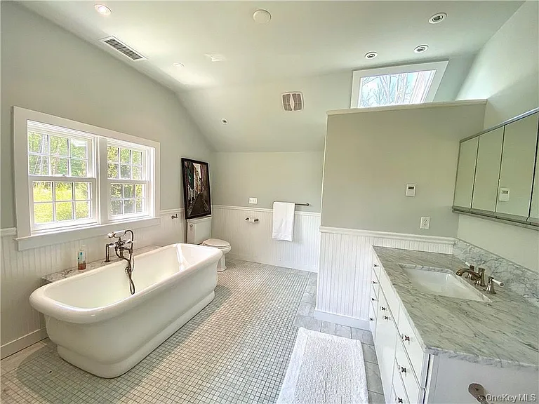 333 Hook Rd — Photo 16