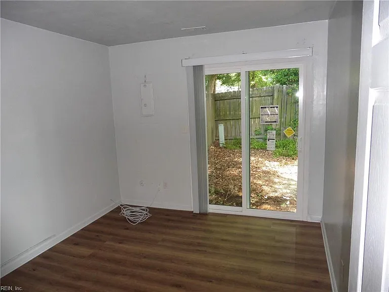 449 Peregrine St — Photo 3