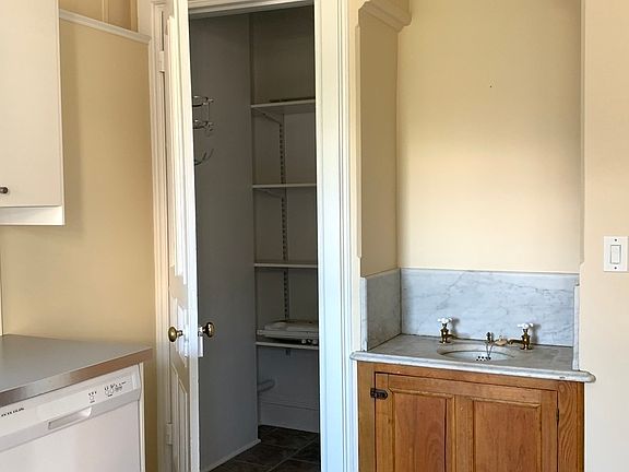 3rd image of 599 Henry St #2