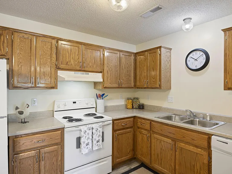 Pebblebrook Apartments — Photo 8