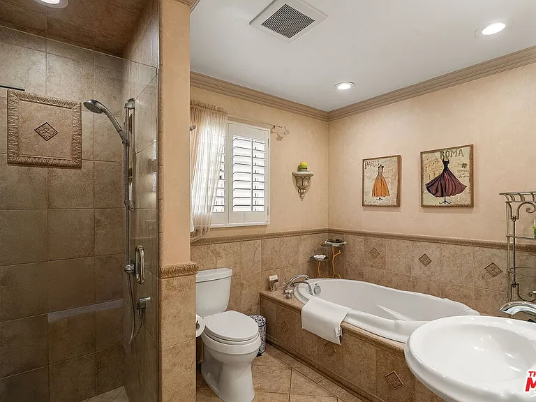 1121 21st St #1 — Photo 18