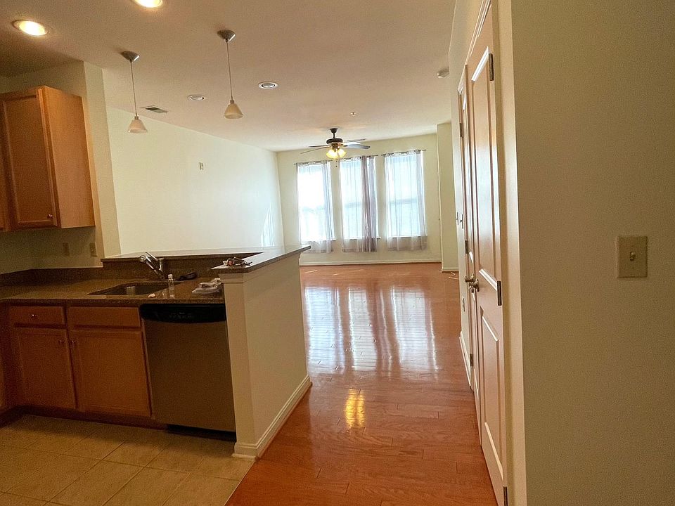 1st image of 2655 Prosperity Ave APT 3