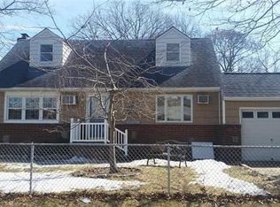 111 E Gates Ave, Lindenhurst, NY 11757