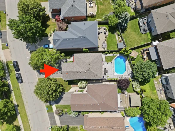 2216 Norfolk Dr, Oakville, ON L6H 6H4