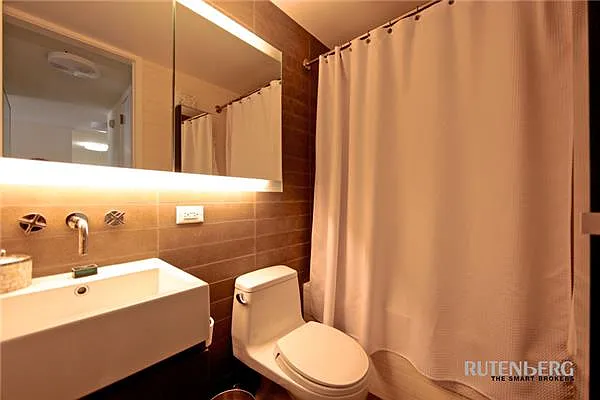 Rented by R New York | media 8