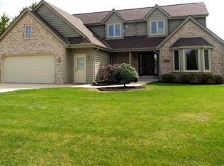 5730 S Timber Ridge Dr, New Berlin, WI 53151