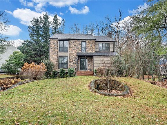 4th image of 4584 Branderwood Dr