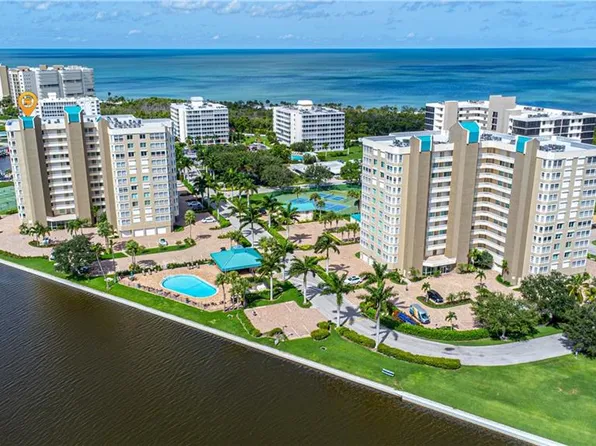 25 Bluebill Ave APT 301, Naples, FL 34108