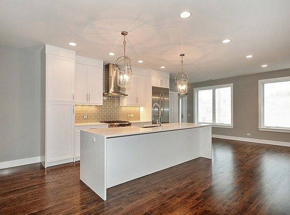 4th image of 3914 N Damen Ave #401