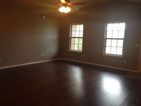 2nd image of 300 Oakley St