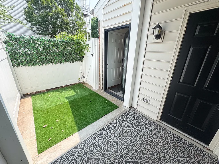 4652 Lawton Way — Photo 18