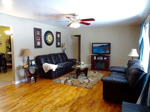 2nd image of 4405 N Rosewood Ave