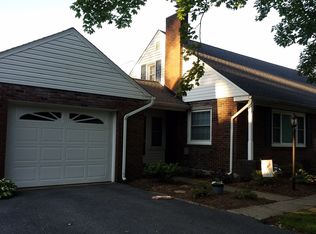 930 High St, Akron, PA 17501