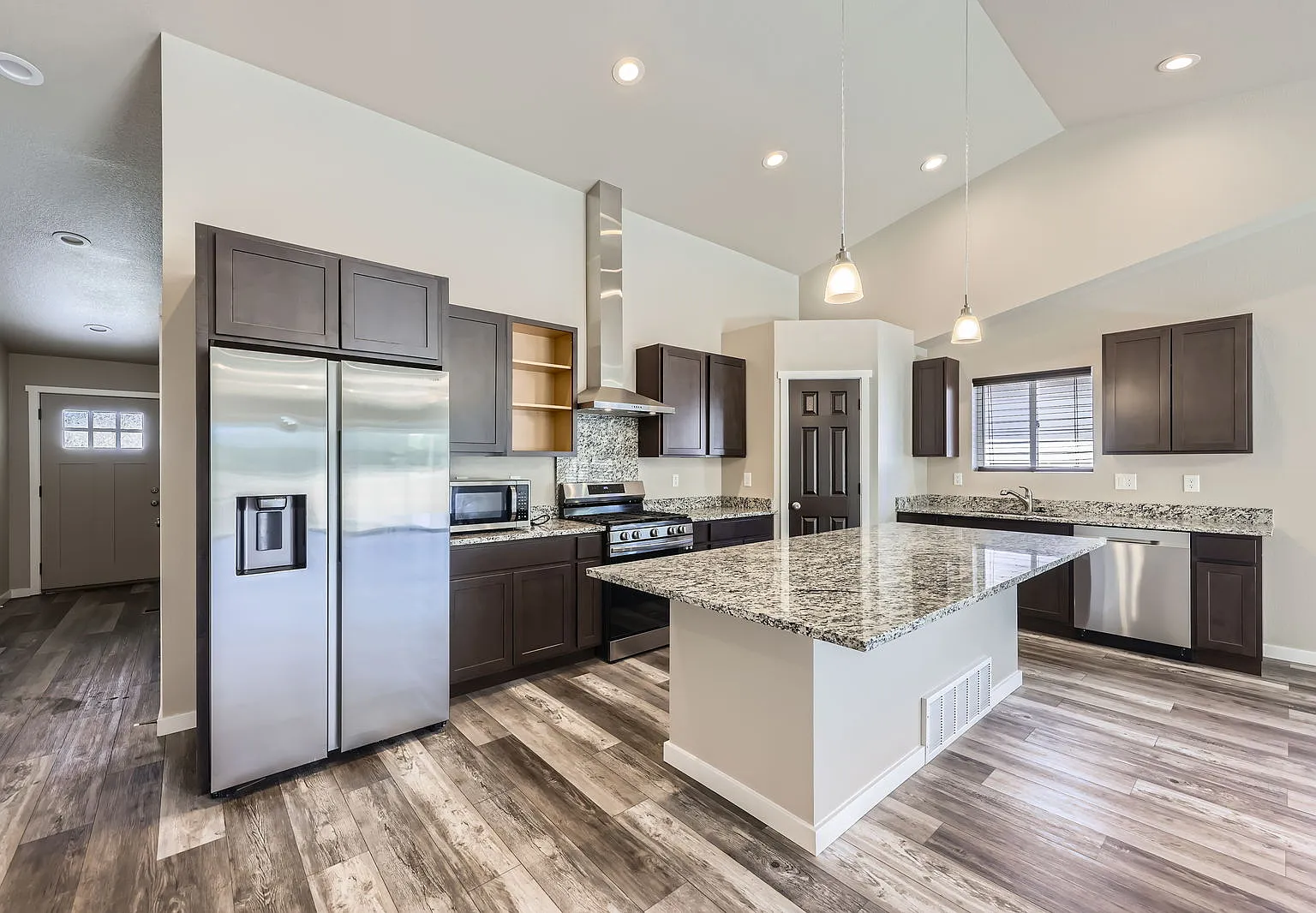 4 bed, 2650 sqft, $2,995 — Photo 3