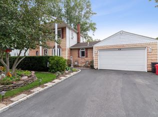 44 2nd St, Ronkonkoma, NY 11779