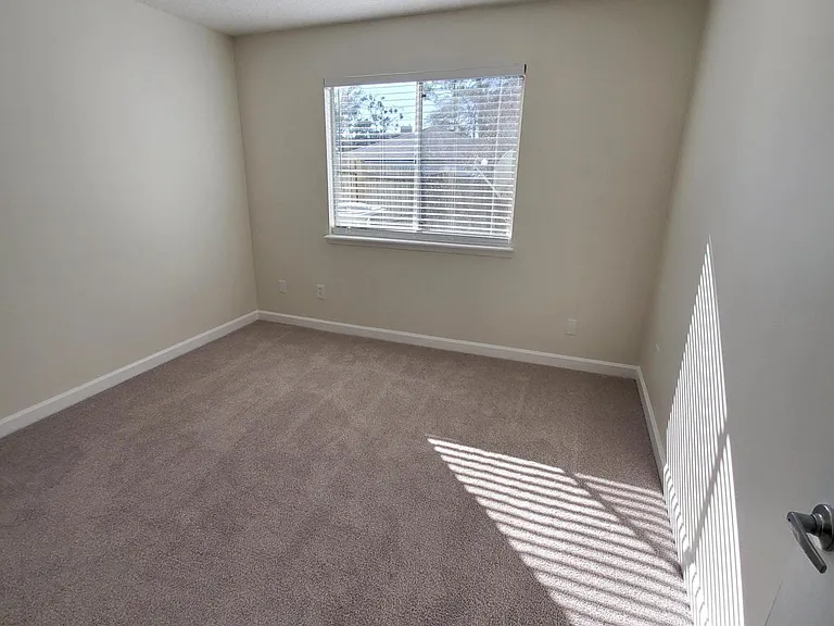 1024 Snug Harbour Ct — Photo 21