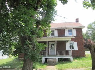 600 16th St, Saxton, PA 16678