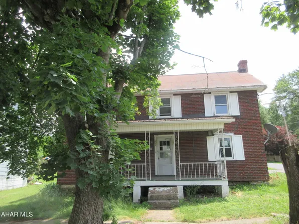 600 16th St, Saxton, PA 16678