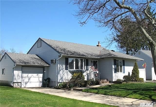 1st image of 10 Gail Dr