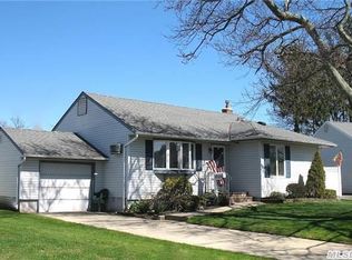 10 Gail Dr, N Massapequa, NY 11758