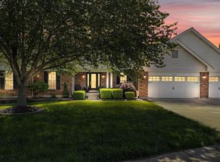16000 Canterbury Estates Dr, Ballwin, MO 63021