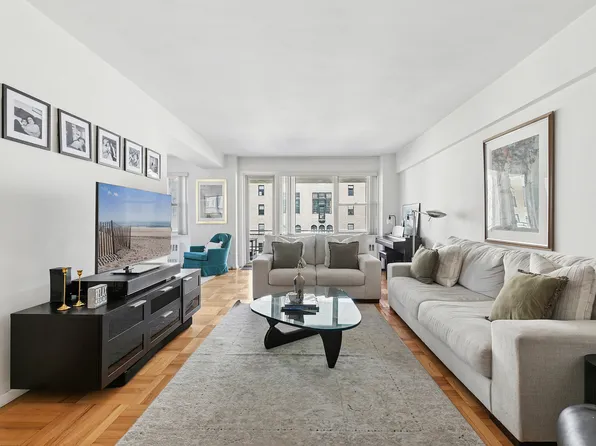 40 East 9th Street image 1 of 12