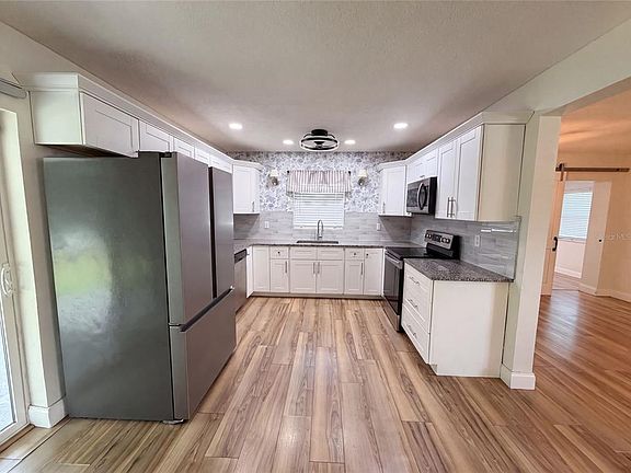 3rd image of 2242 E DANA DRIVE
