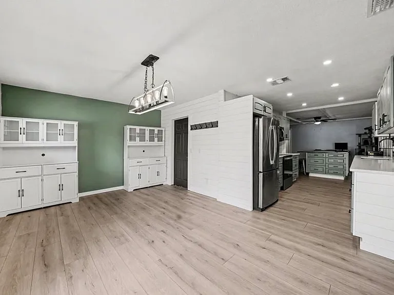 1810 Driftwood Cir S — Photo 6
