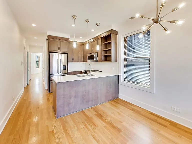 2132 N Oakley Ave #3 — Photo 7