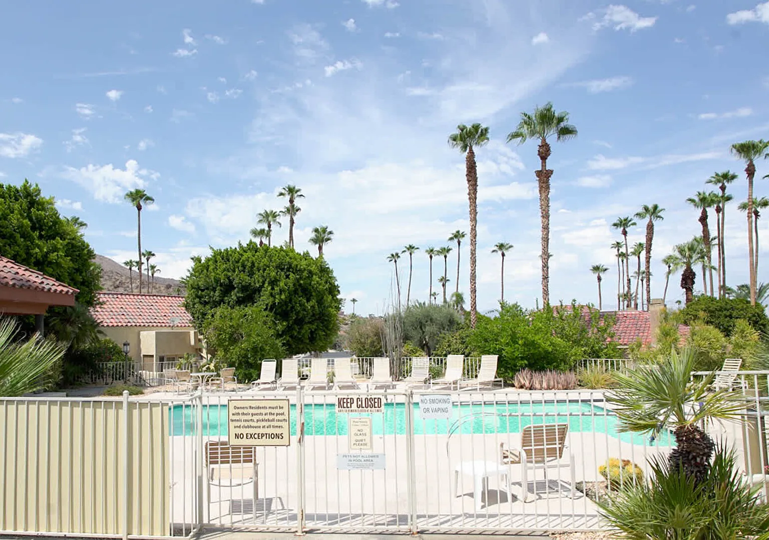 Beautifully Furnished Condo with Mountain Views — Photo 3