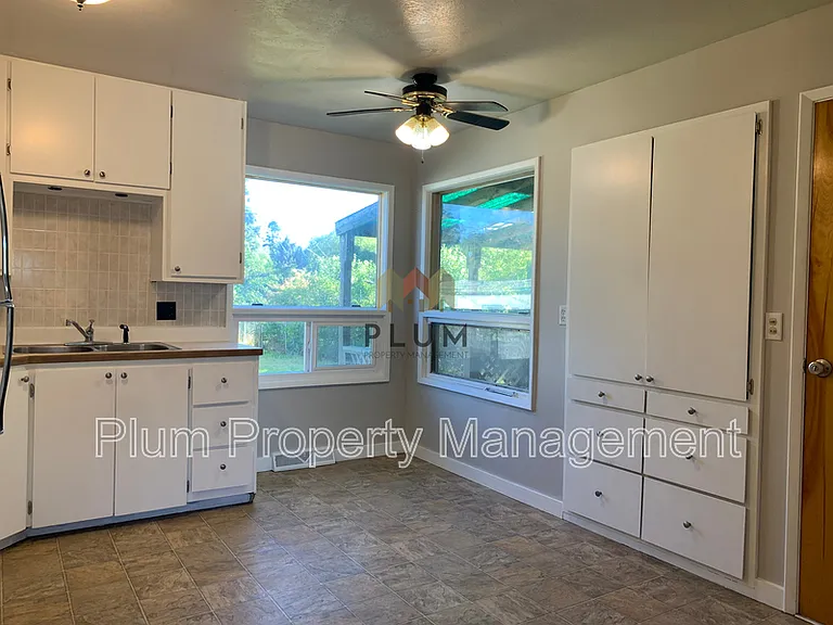 2318 S 10th St W — Photo 3