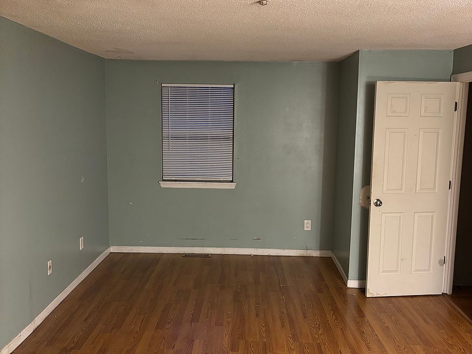 2nd image of 118 E Gate Ln #118