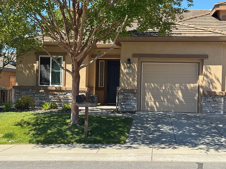 3267 Inwood Pl — Photo 1