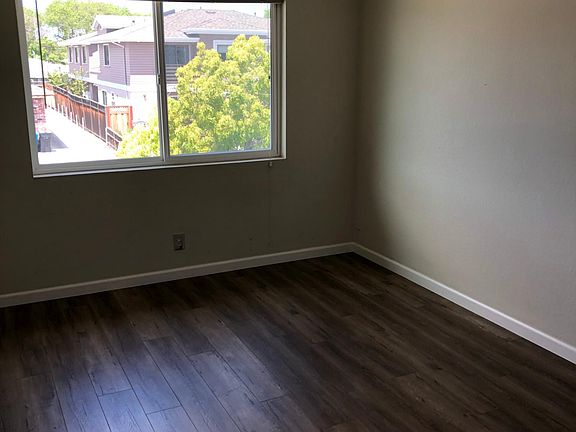 4th image of 2368 Karen Dr APT 4