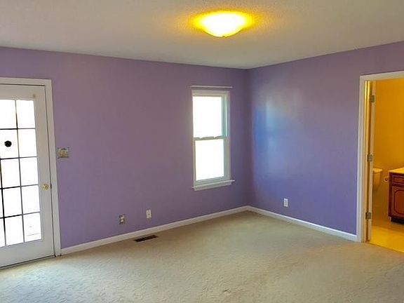 4th image of 577 Barney Ln