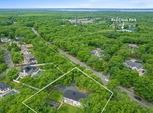 105 Old Riverhead Rd W, Hampton Bays, NY 11946