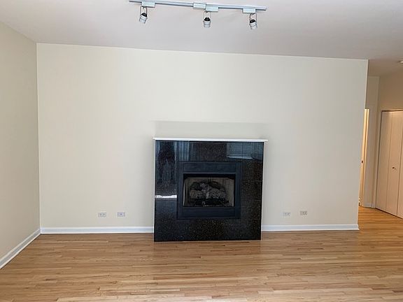 4th image of 4646 N Beacon St APT G04