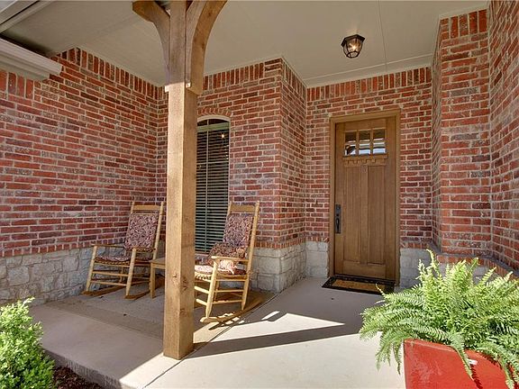 4th image of 2401 Sorrento Dr