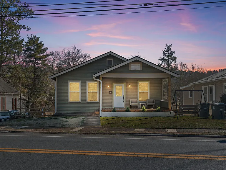4910 Saint Elmo Ave — Photo 2