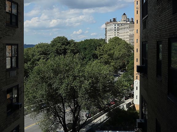 5th image of 230 Riverside Dr APT 7J