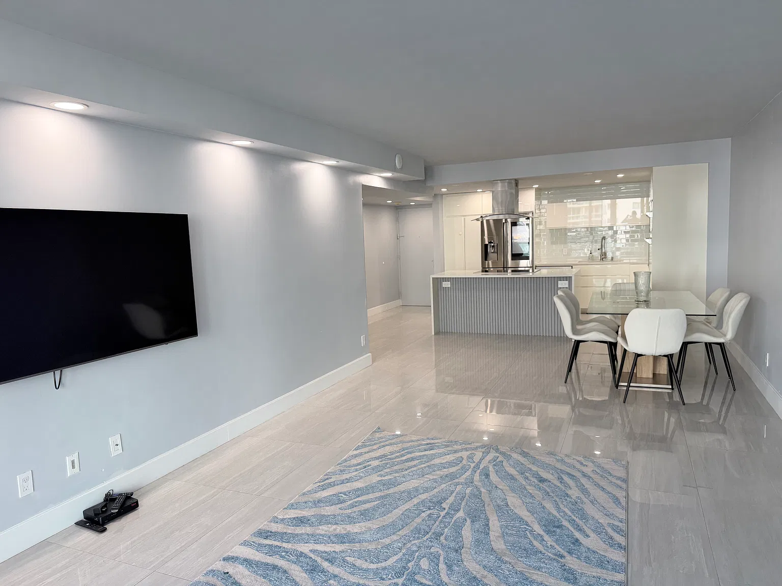 19390 Collins Ave — Photo 2