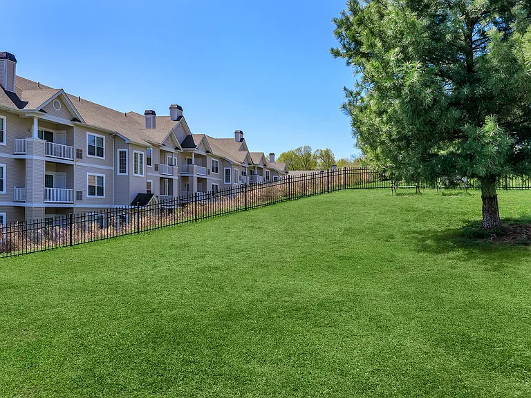 Knoll Crest Apartments — Photo 13