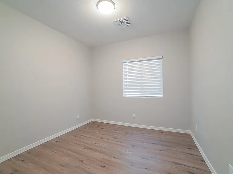 19284 W Woodlands Ave — Photo 10