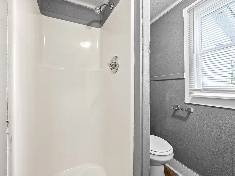 Lafayette Road-420 — Photo 22